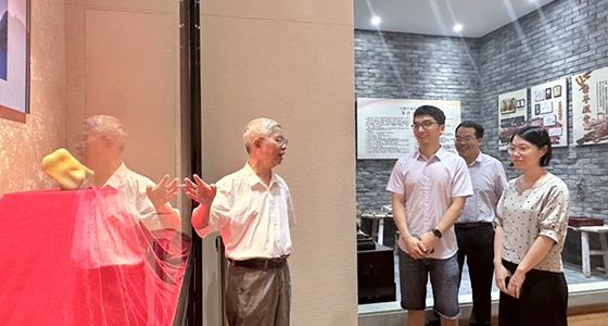 中國人民大學調(diào)研組參觀安特·倪東方藝術(shù)博物館